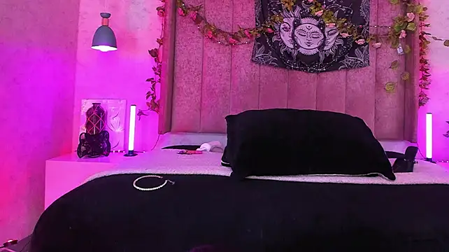 Vickmoon - oil in boobs and ass