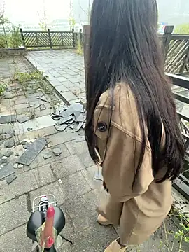Xiao-Lin - 户外刺激脱上衣直播2分钟