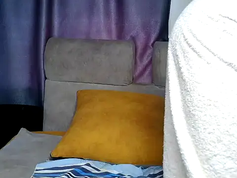 Horny_scarlet_dais