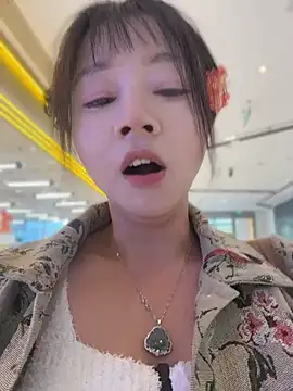 Bingbing6699 - 路边漏出全胸+性感揉胸