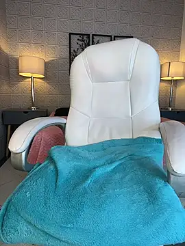 Lilyred_Gh - Zoom in on my anus + 2 fingers 🔥