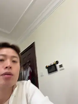 Saozi666 - 完成可选：挤奶水，口交黑鸡吧，黑鸡吧蹭逼，小粉插入M腿，小狗趴、双插票、口叼内裤