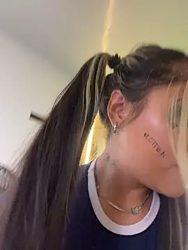 ManuelaVeeleez - blowjob and salive