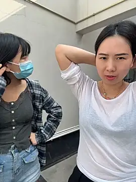 Su456711 - 妈妈裸体拿外卖开票女儿bb吸烟
