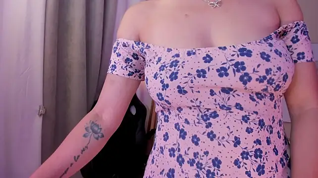Charlotte_bluee - FOOT OIL MASSAGE🙈🥵🥰