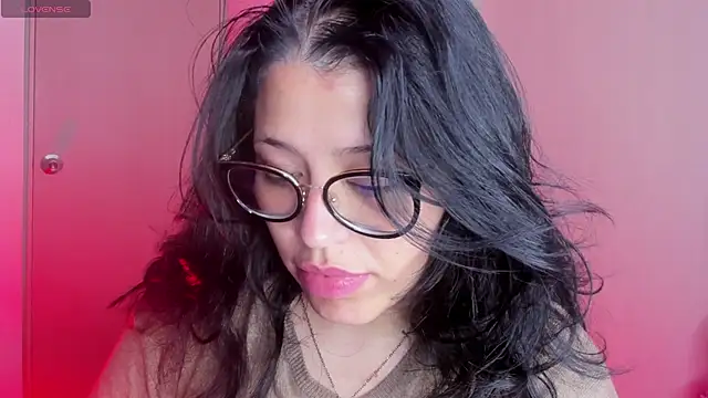 LuisaGranados - Show oil on my tits