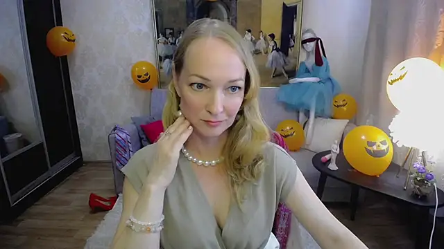 Alana_Solara - air kiss