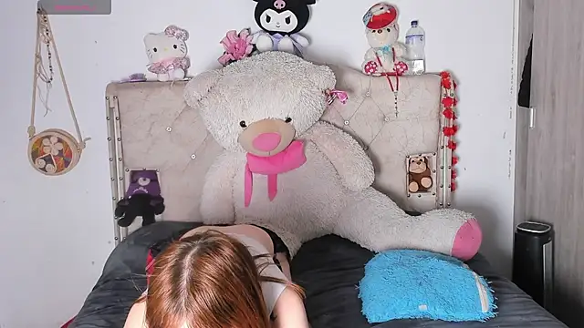 Annie_brownn1 - Naked+ Strip
