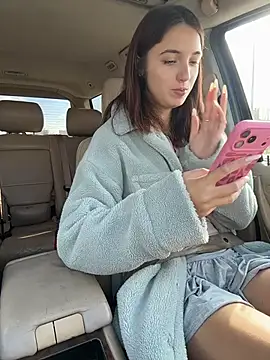 DollyTall - MAKE ME SQUIRT IN PARKING 💦