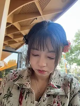 Bingbing6699 - 路边漏出全胸+性感揉胸
