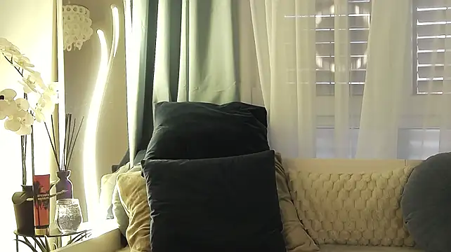 OrianaWade - getting my nipples hard