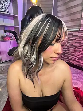 Saraa-Love - SHOW TITS + SPIT