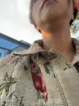 Bingbing6699 - 路边漏出全胸+性感揉胸