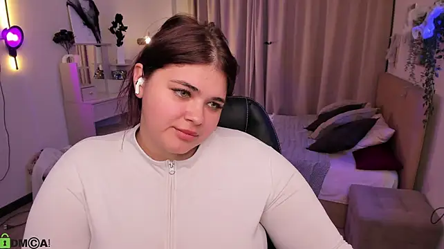Annet_Nel1son - shake my naked tits close to cam