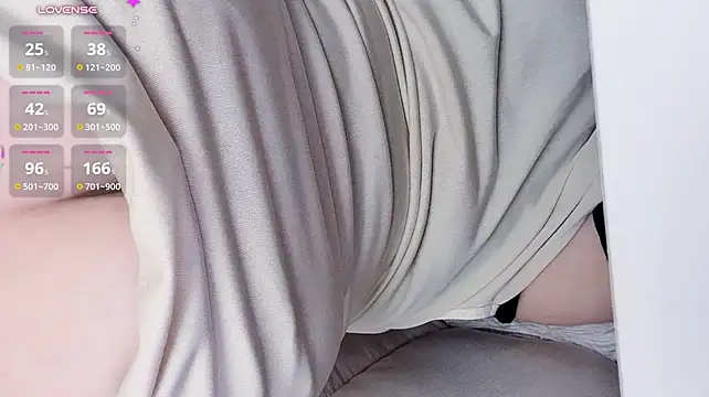 Uikyy1 - 大师和我说，我会为情所困，我一直以为是爱情，没想到是行情