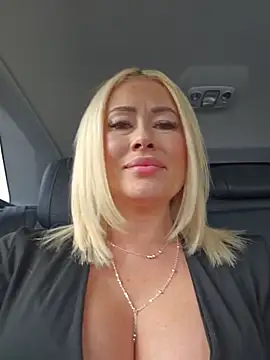 MILFBARBY - Make me squirt in public place
