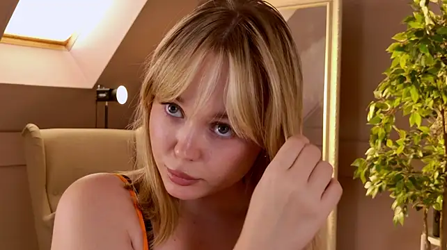 ElaraVance - erotic tease in dogy pose