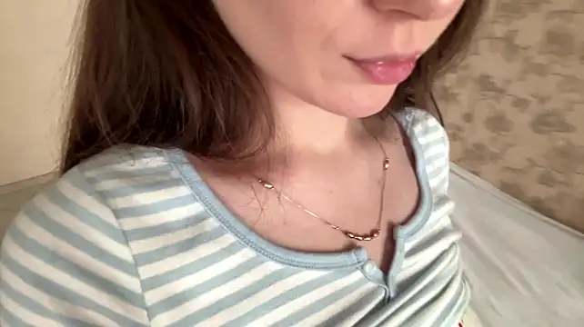 Emilylovetokens - 🤍sensually lick my toy💓