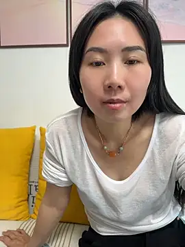 Su456711 - 妈妈裸体拿外卖开票女儿bb吸烟