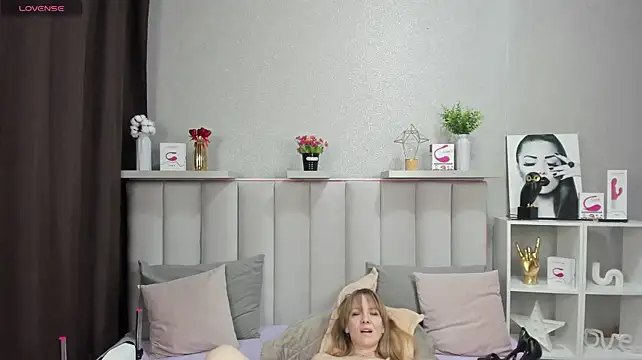 KattyPeachX - Fuck me Lash, Domi, Nora! Show pussy