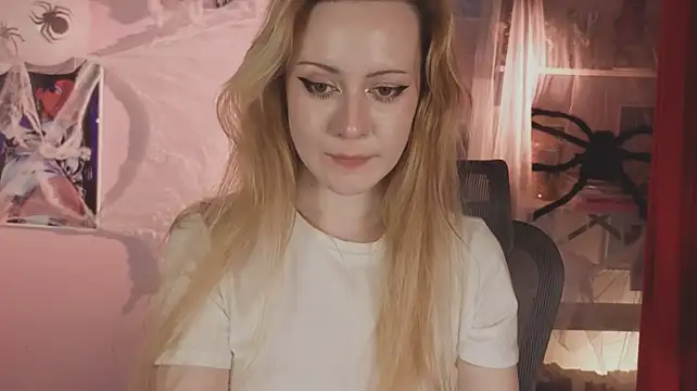 Lisa_everly - SUCK FINGERS CLOSE UP