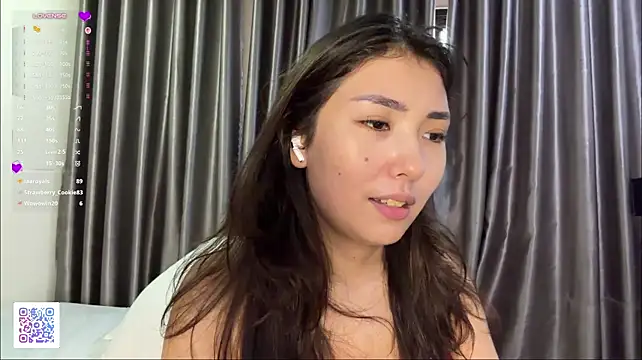 LindaHernandez - Remove hands and pamper tits