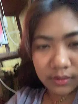 YaraSmith - finger my pussy in public show💦🍑