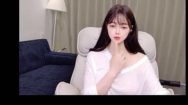 Uikyy1 - 大师和我说，我会为情所困，我一直以为是爱情，没想到是行情
