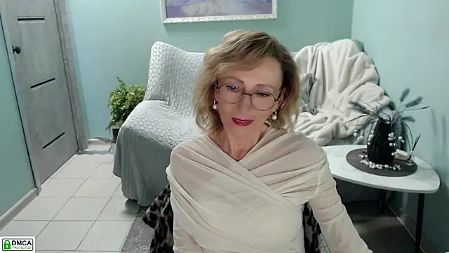 HornyMilf_777 - Slap my ass