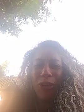 Fabiolagg - Volta pro meu pais, estou vivendo na rua
