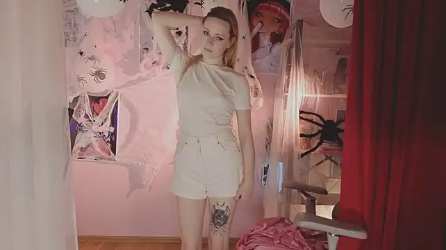 Lisa_everly - SUCK FINGERS CLOSE UP