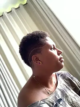 Madelltheebony - Massage my boobs with oil