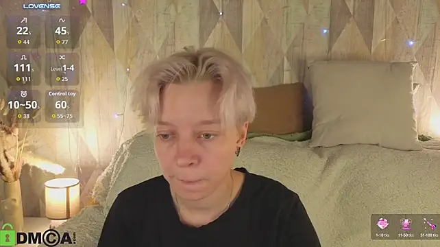 Michelle_Blond - show asshole