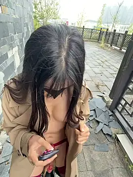 Xiao-Lin - 户外刺激脱内衣漏胸1分钟