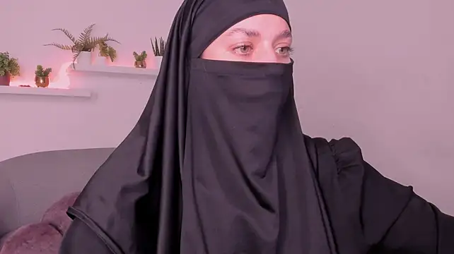 Salma_arabicc - I rub my ass and it throbs.