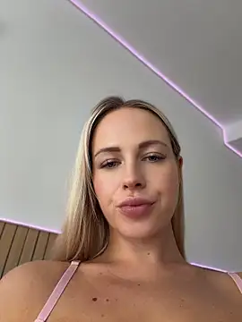 Streetdoll - naked boobs + free photo
