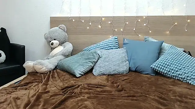 SophieyMoon - Ultimate Crazy Anal Show + DP w Squirt