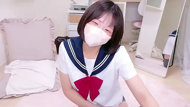 _OTOchan_ - セーラーめくって谷間アップ♡