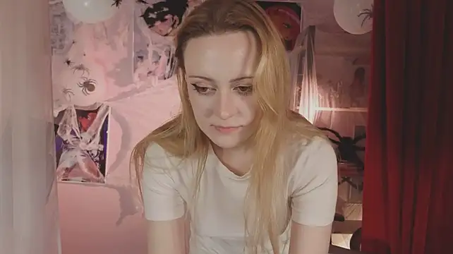 Lisa_everly - SUCK FINGERS CLOSE UP