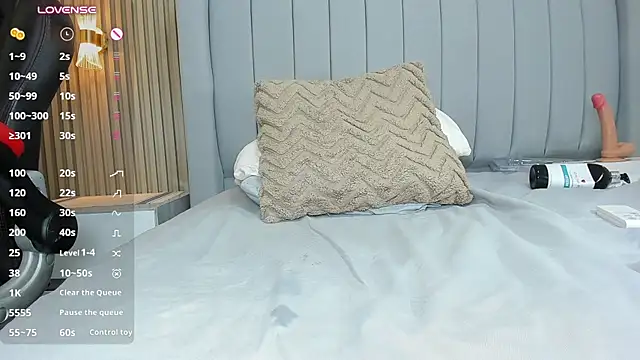Chelsypickman - rub ice pussy