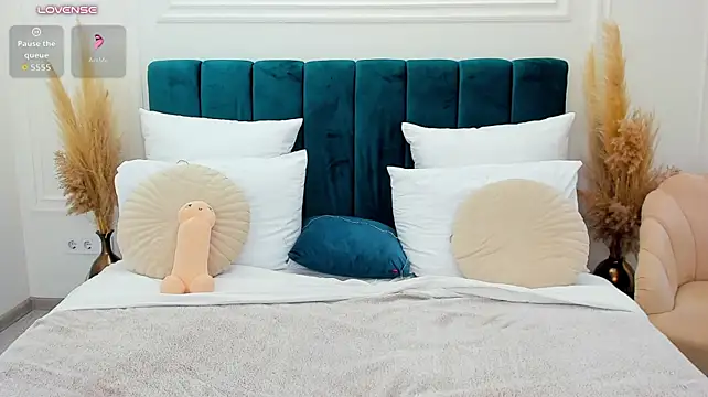 ElysRose - show the soles of the feet
