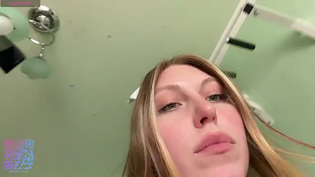 DeannaDorton - DId you see my eyes close to a cam ?