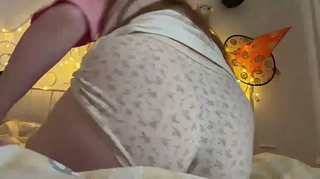 RenitaSpar - Stroking my cute tummy
