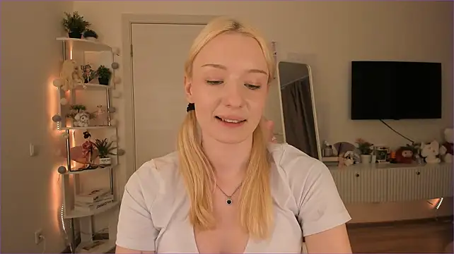 Tiffany_Paw - SQUIRT ALL OVER MY ROOM X2
