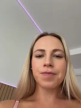 Streetdoll - pussy in doggy + video