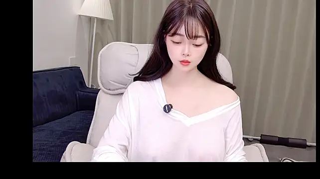 Uikyy1 - 大师和我说，我会为情所困，我一直以为是爱情，没想到是行情