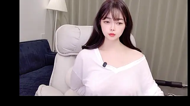Uikyy1 - 大师和我说，我会为情所困，我一直以为是爱情，没想到是行情