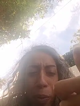 Fabiolagg - Volta pro meu pais, estou vivendo na rua