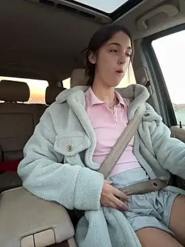DollyTall - fingersucking while stare at stranger 😈