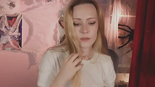 Lisa_everly - SUCK FINGERS CLOSE UP